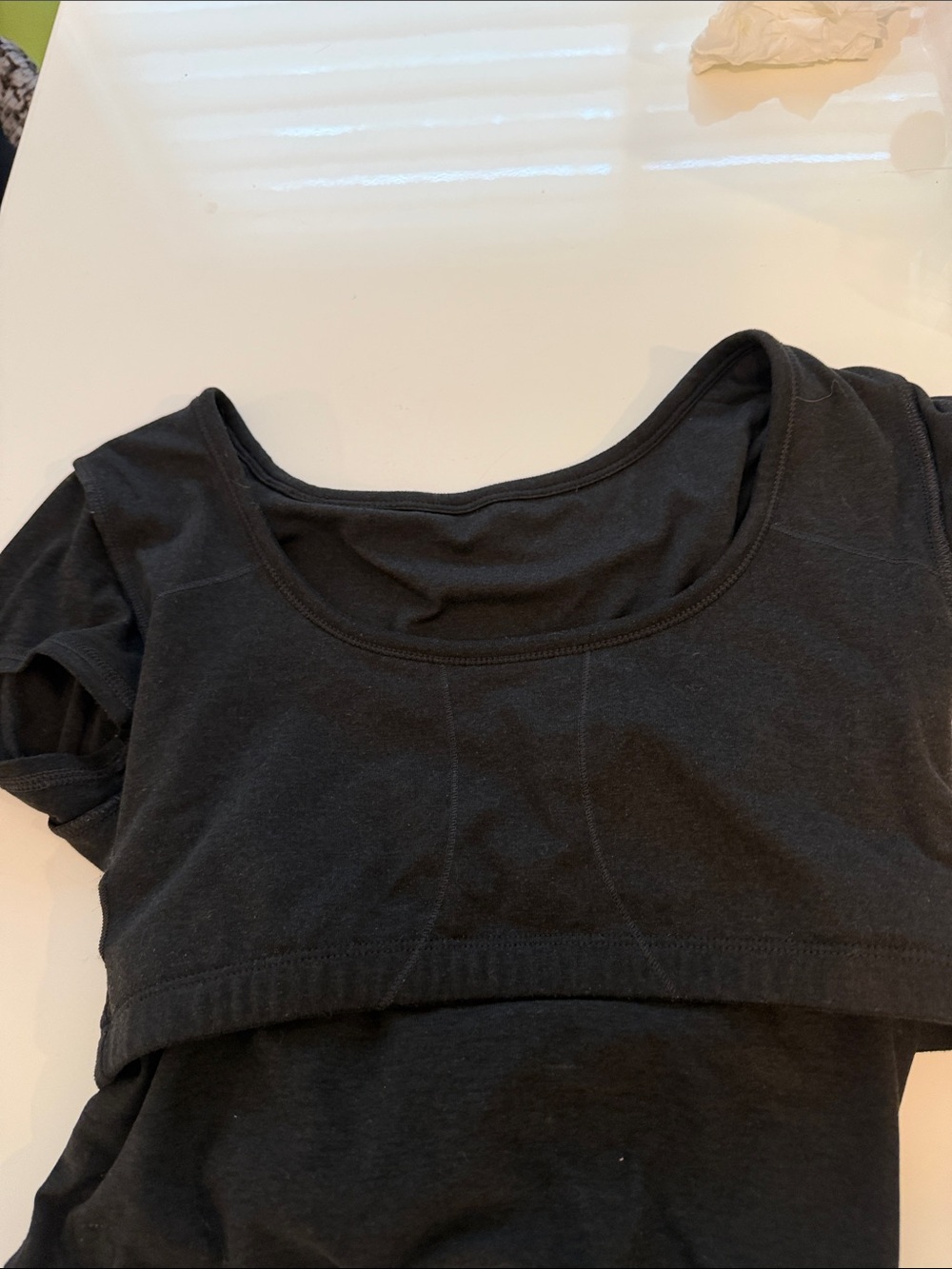 Vuori Black Scoop Neck Crop Tee - Picture 5 of 6